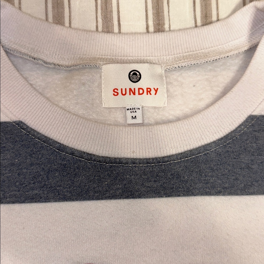 Sundry Sweatshirt perfect condition - Picture 2 of 5